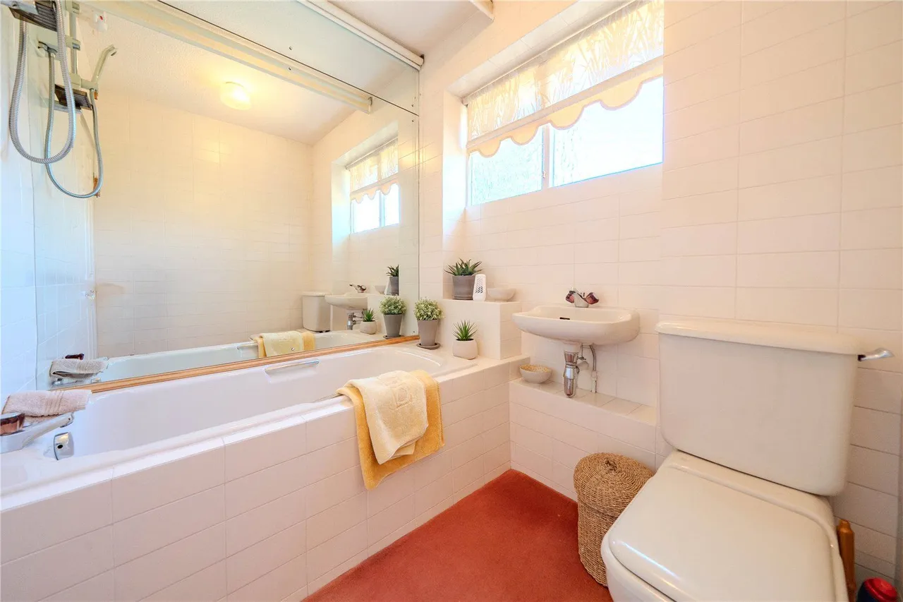 Rockwood Crescent, Calverley, LS28, photo 7