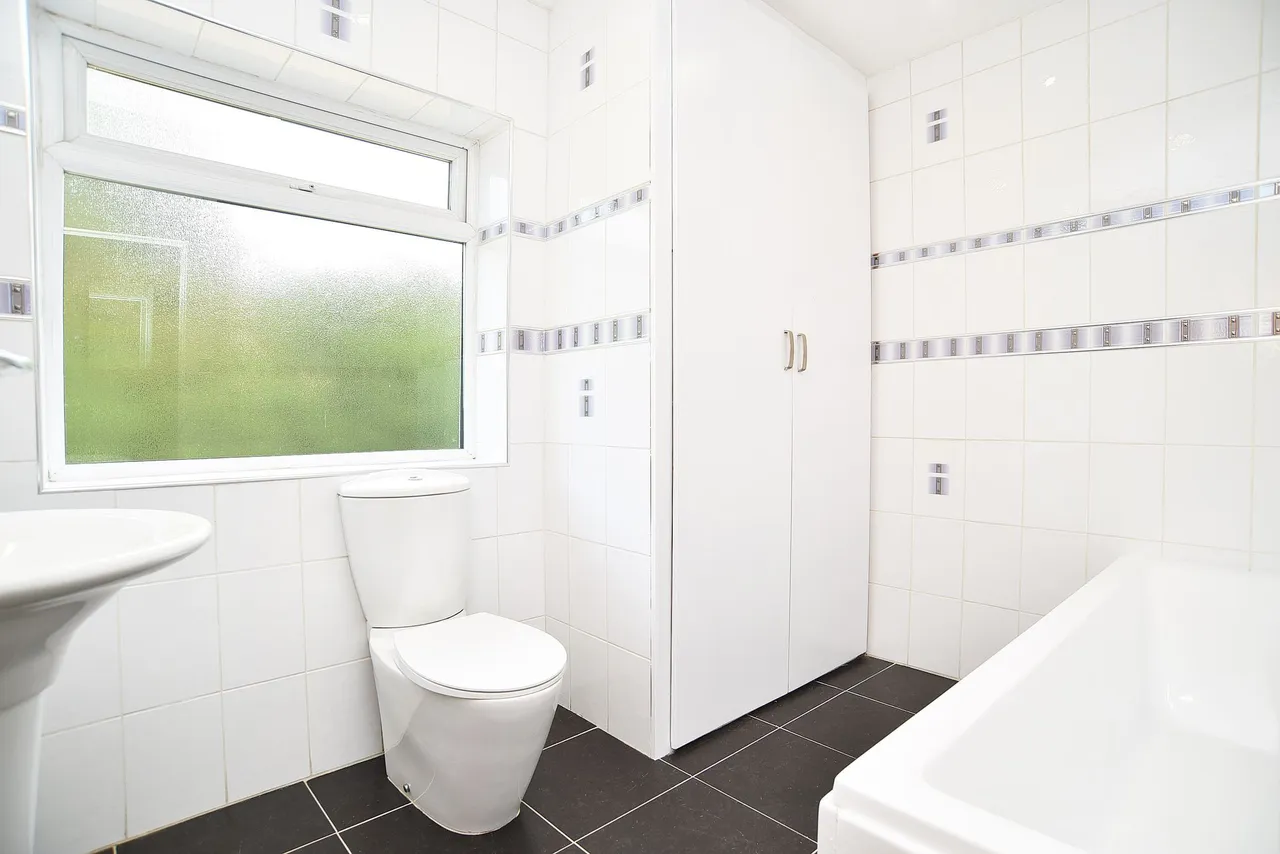 Wayside Crescent, Harrogate, HG2, photo 17
