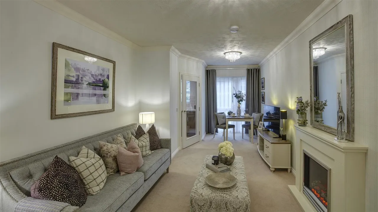 Great Tattenhams, Epsom, KT18 5SF, photo 8
