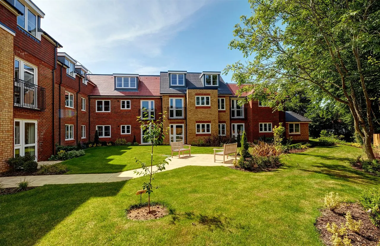 Great Tattenhams, Epsom, KT18 5SF, photo 17
