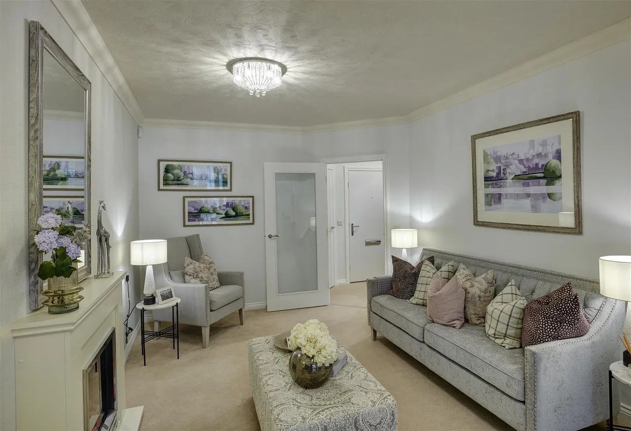 Great Tattenhams, Epsom, KT18 5SF, photo 3
