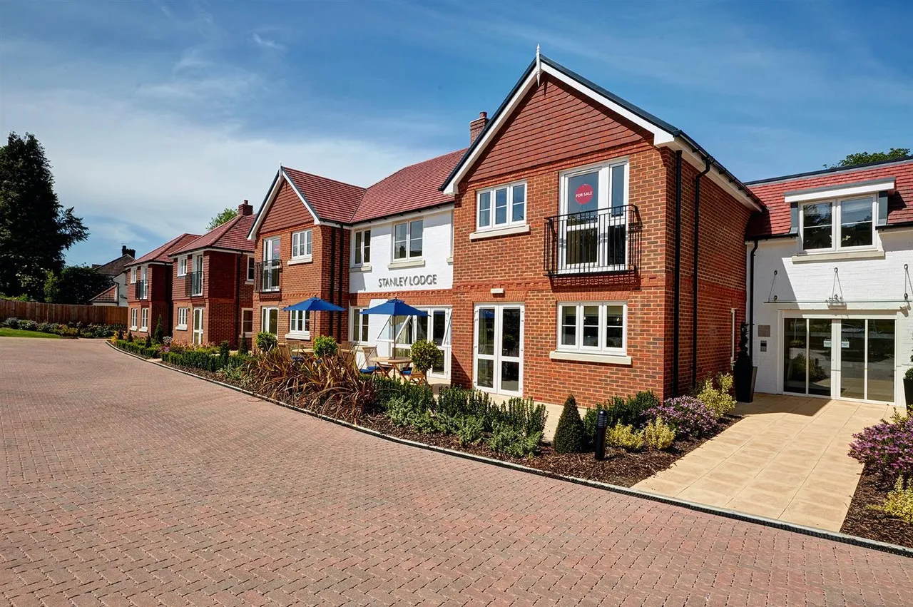 Great Tattenhams, Epsom, KT18 5SF, photo 16