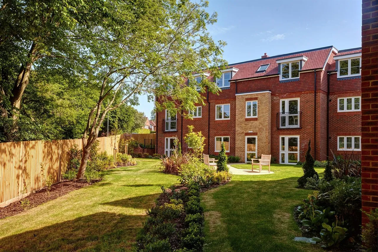 Great Tattenhams, Epsom, KT18 5SF, photo 18