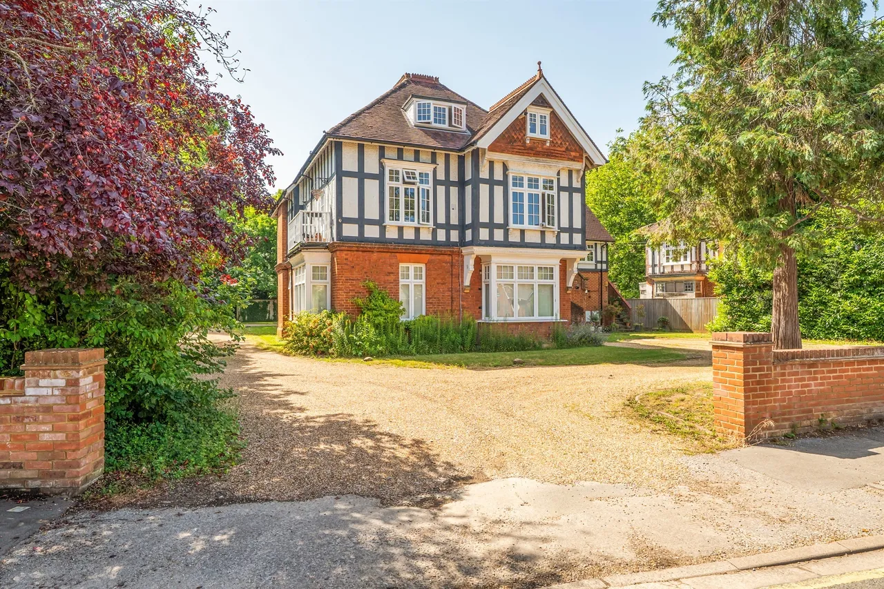 2 bed flat for sale, Ray Park Avenue, Maidenhead, SL6