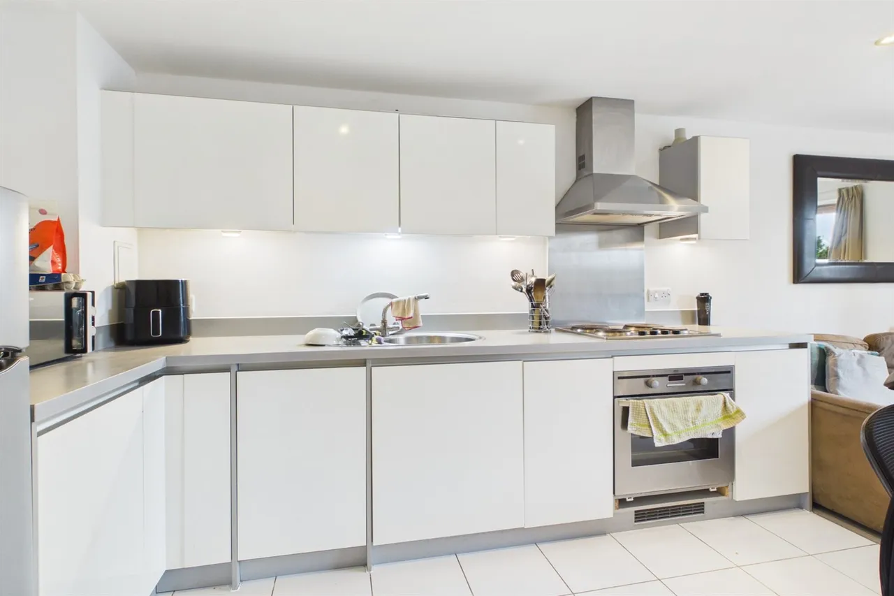 Durnsford Road, London, SW19, photo 2