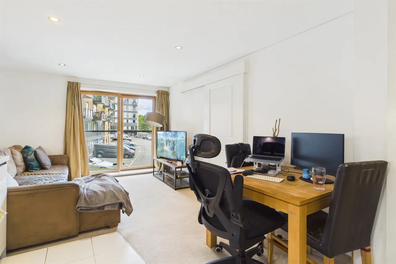 1 bed flat to rent, Durnsford Road, London, SW19