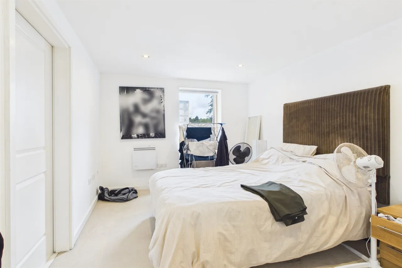 Durnsford Road, London, SW19, photo 3