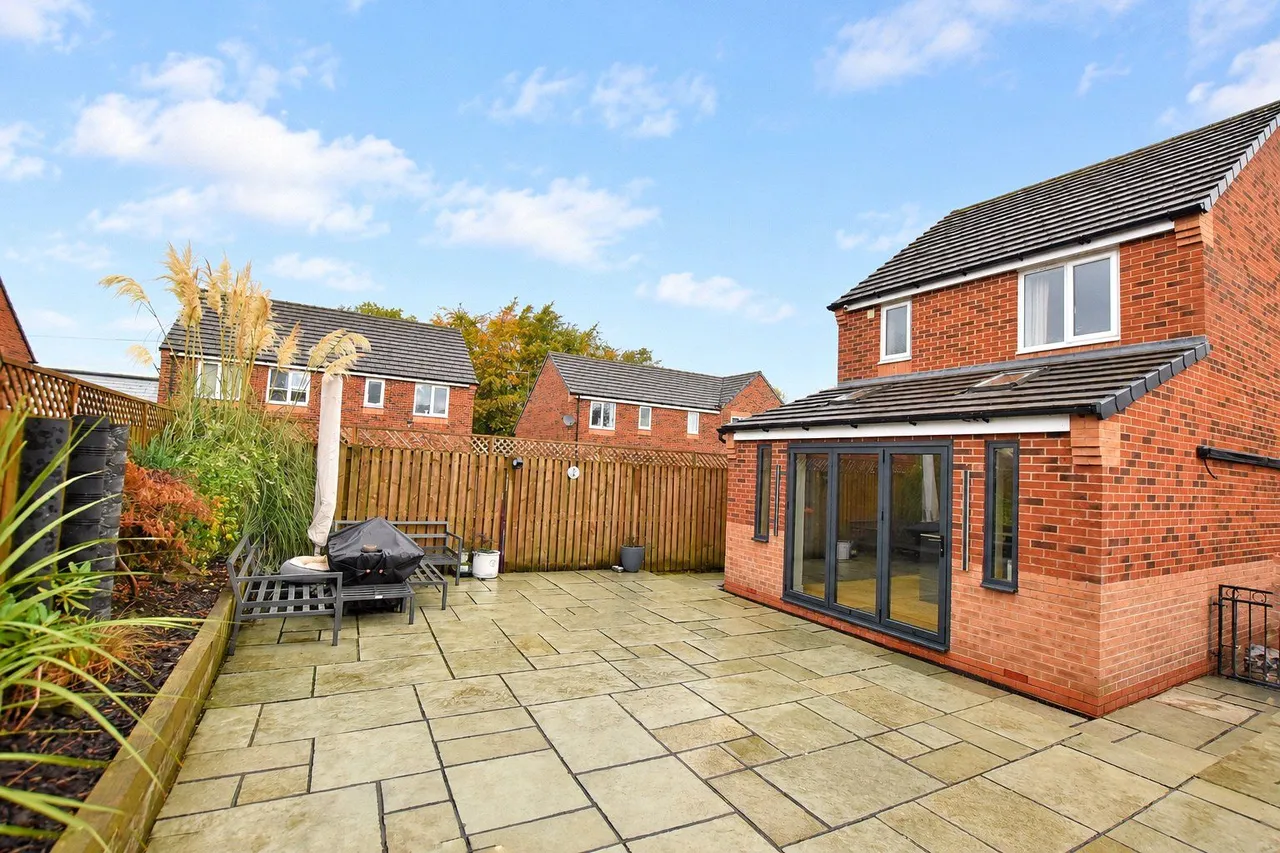 Beaconsfield Road, Balderstone, OL11, photo 13