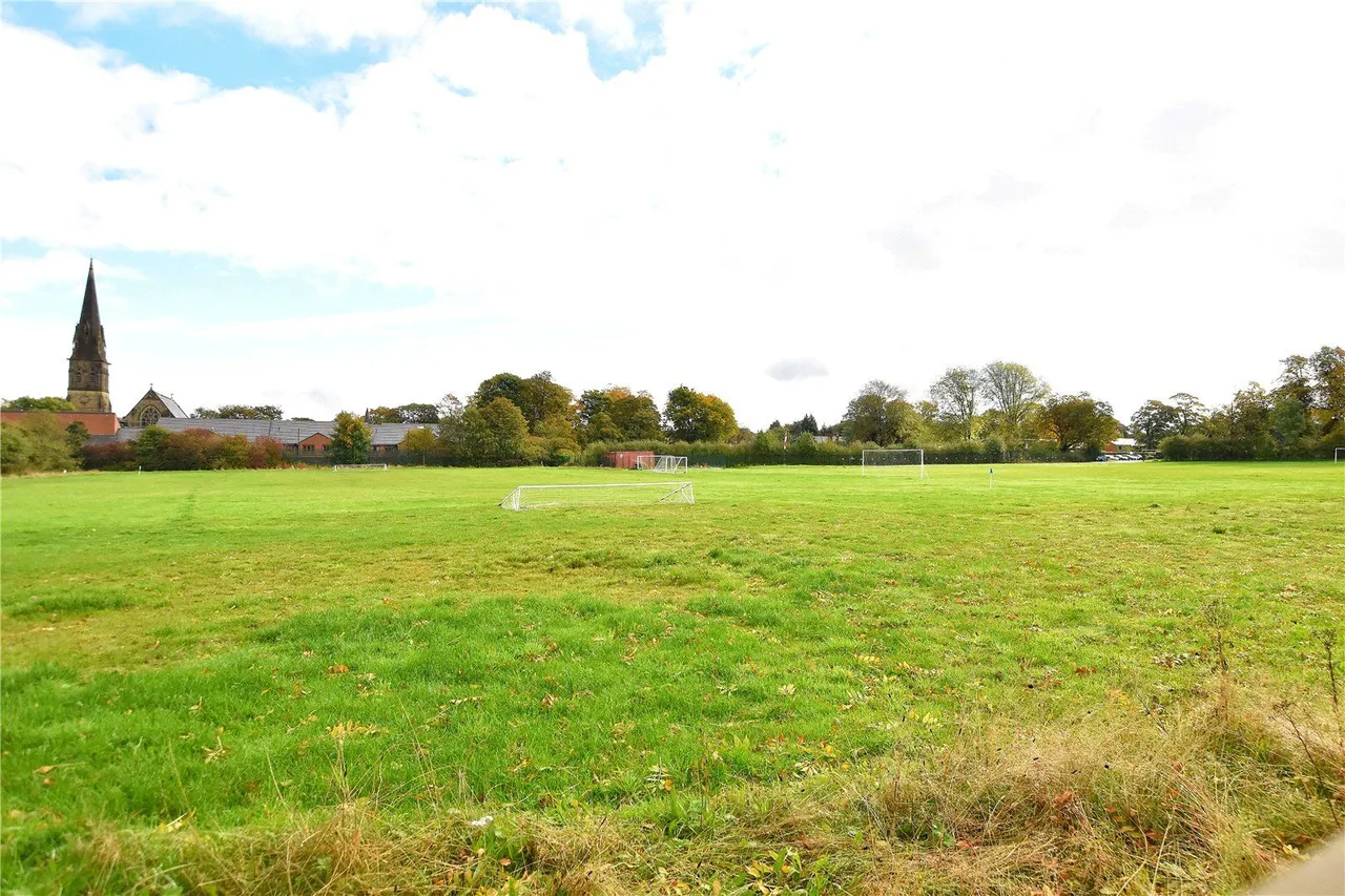 Beaconsfield Road, Balderstone, OL11, photo 15
