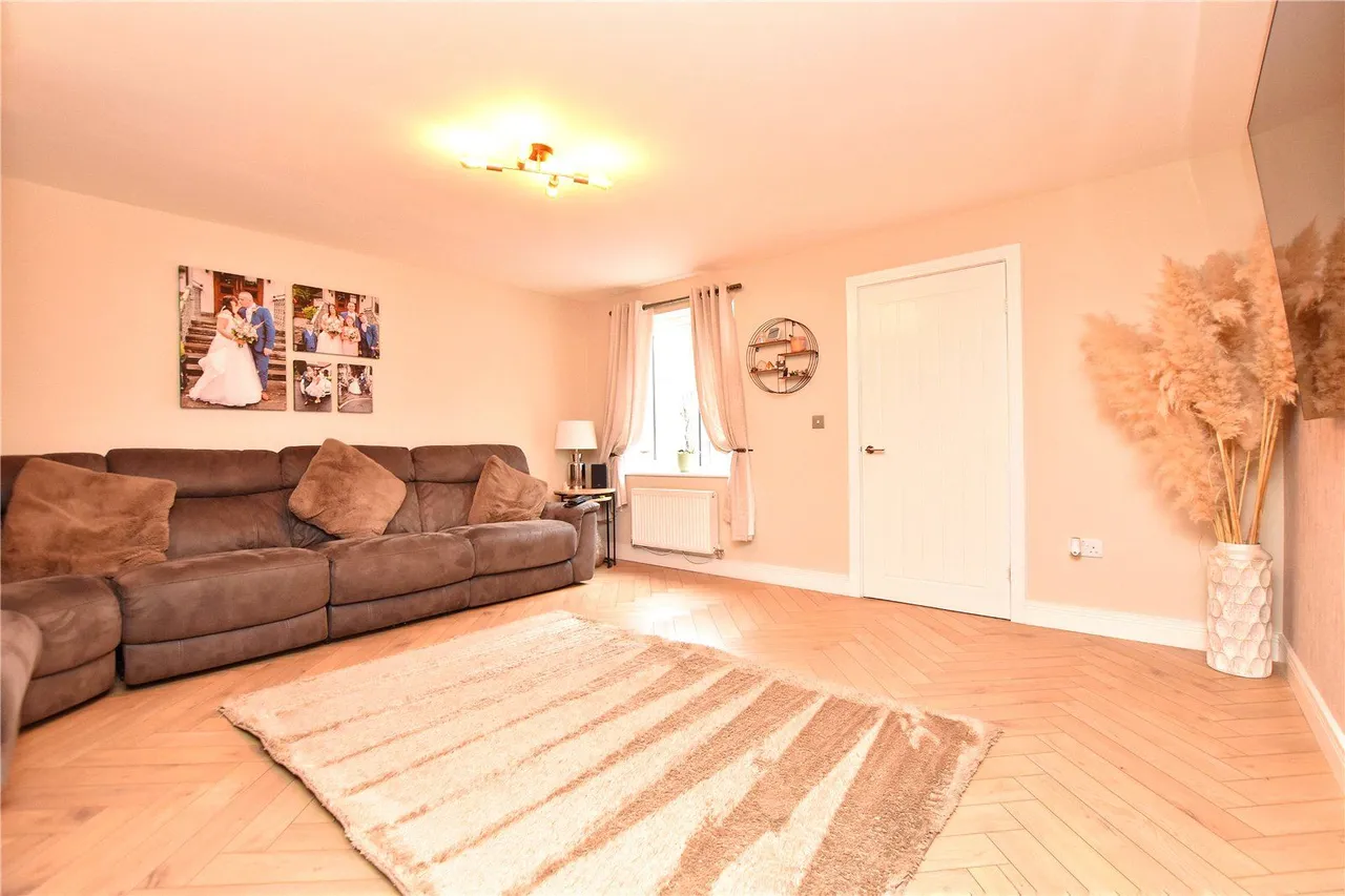 Beaconsfield Road, Balderstone, OL11, photo 4
