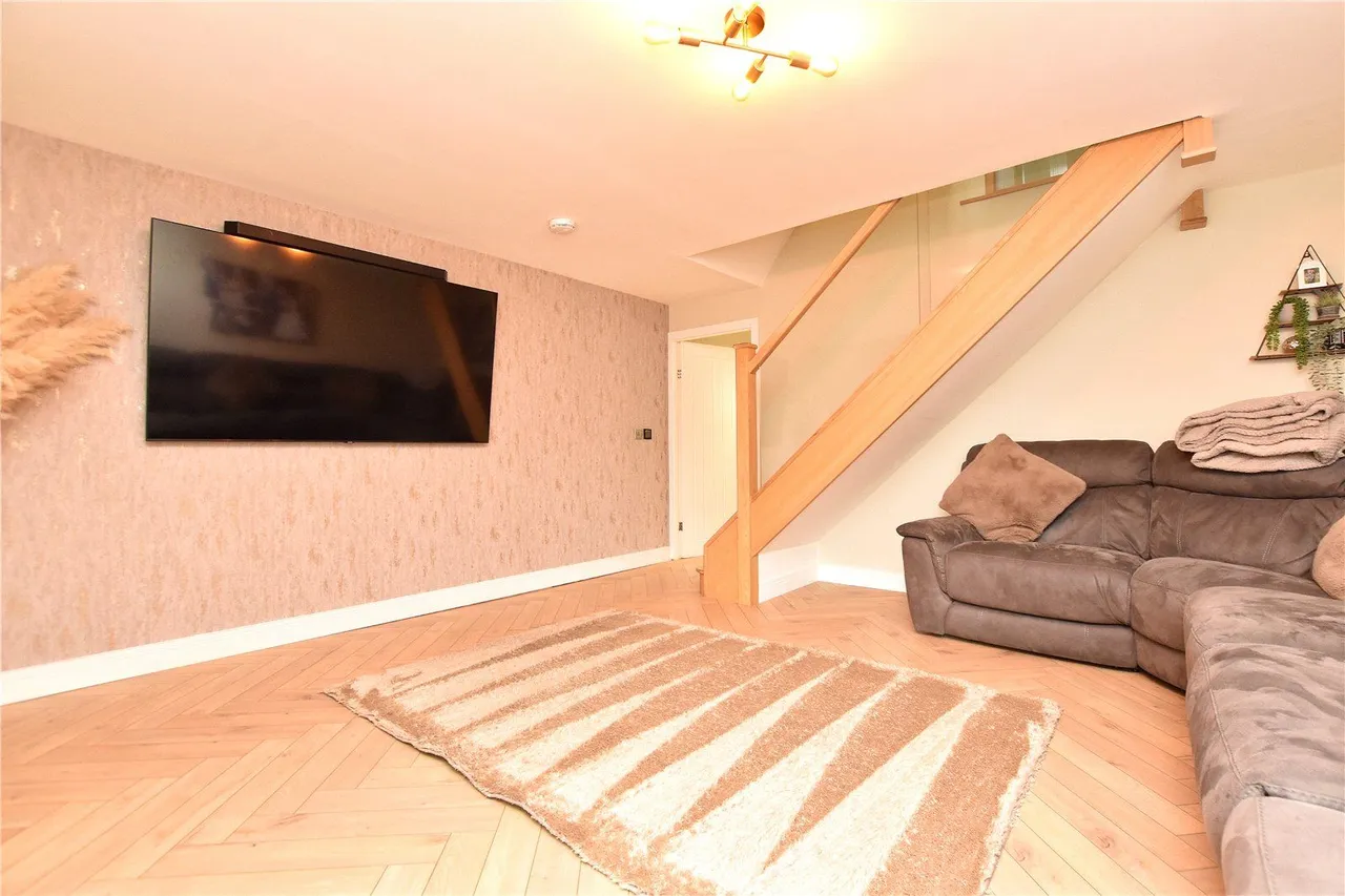 Beaconsfield Road, Balderstone, OL11, photo 2