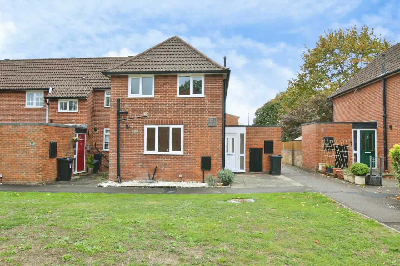 2 bed house to rent, Hill Road, Arborfield, RG2