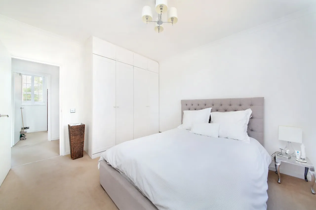 Vicarage Crescent, London, SW11, photo 11