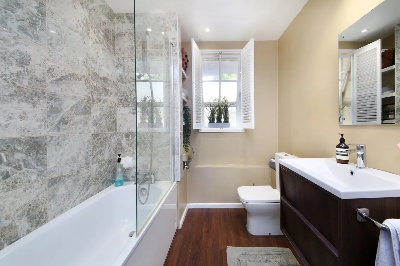 Vicarage Crescent, London, SW11, photo 5