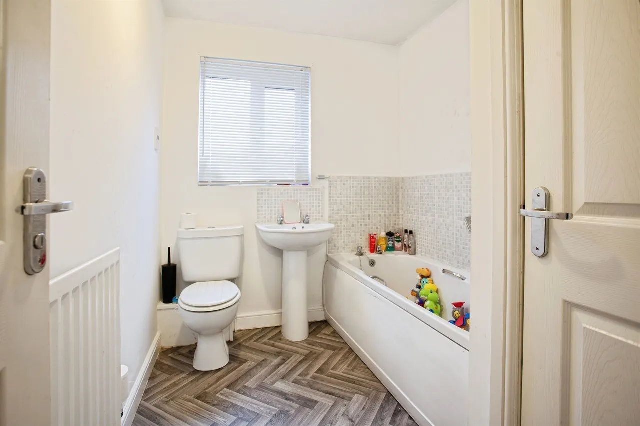 Kingfisher Drive, Wombwell, Barnsley, photo 5