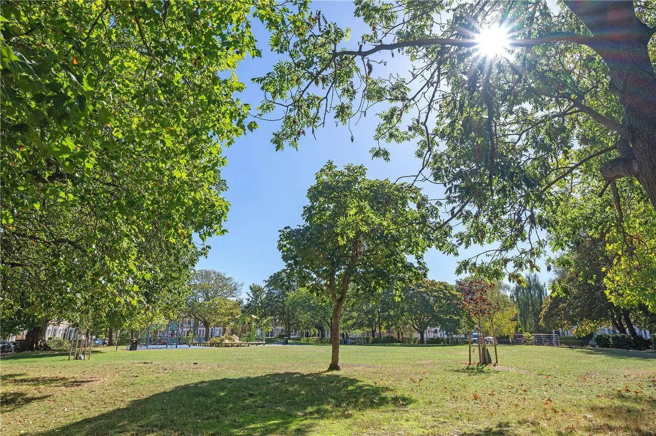 Holmewood Gardens, London, SW2, photo 18