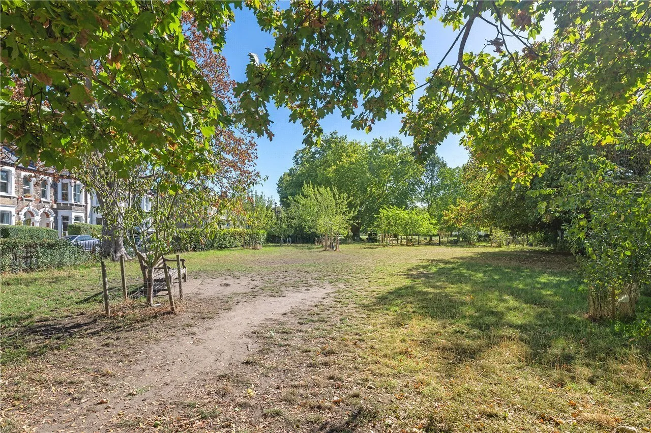 Holmewood Gardens, London, SW2, photo 19