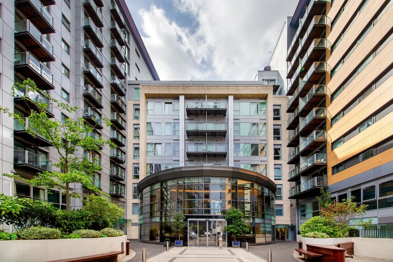Queenstown Road, London, SW11, photo 2