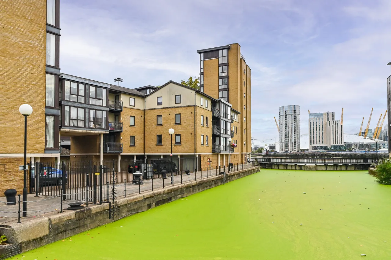 1 bed flat for sale — 7 Arran House, Raleana Road, London