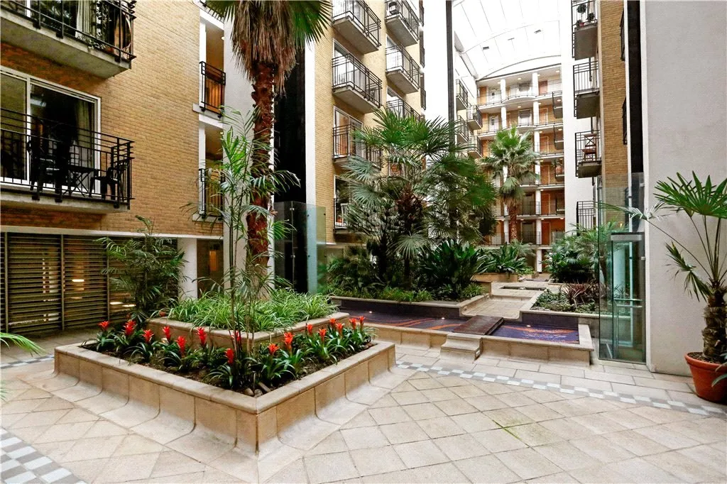 High Timber Street, London, EC4V, photo 15