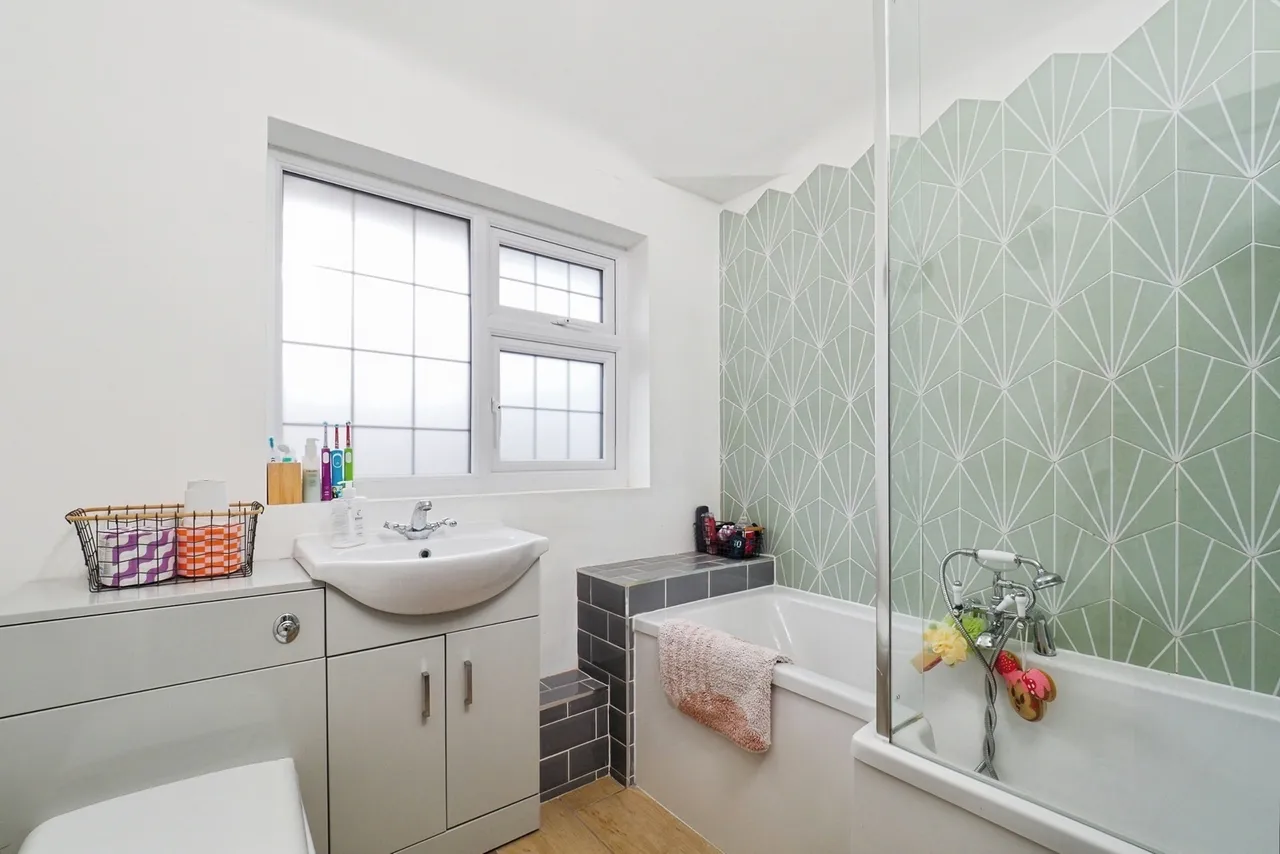 Farm Road, Beeston, Nottingham, Nottinghamshire, NG9, photo 14