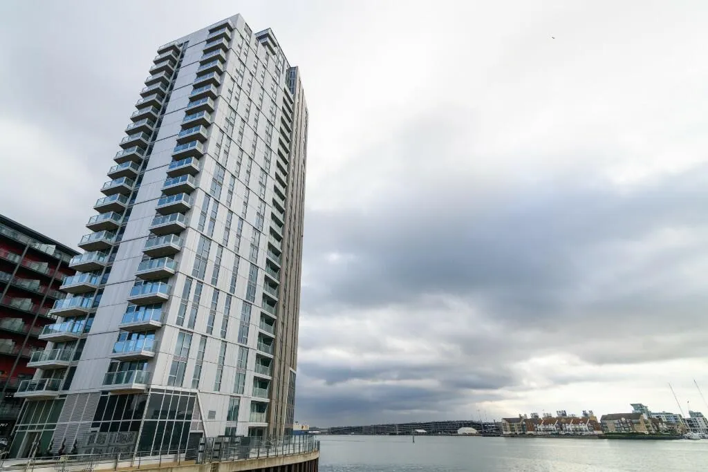 2 bed property to rent, Vantage Tower, Centenary Plaza, SO19