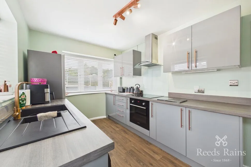 3 bed house for sale — Julie Avenue, Durkar, West Yorkshire, WF4