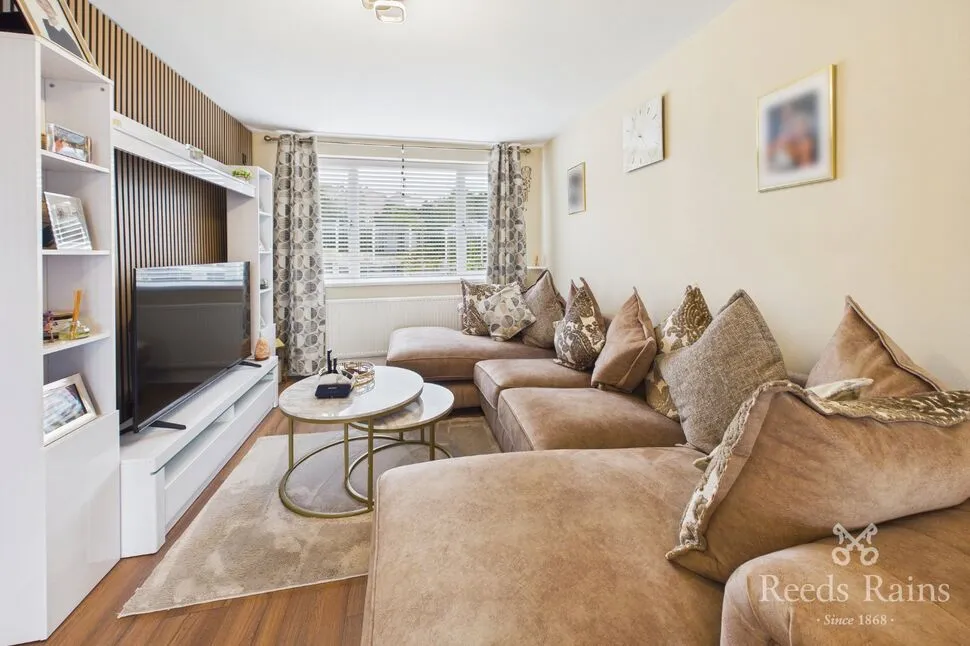 Julie Avenue, Durkar, West Yorkshire, WF4, photo 2