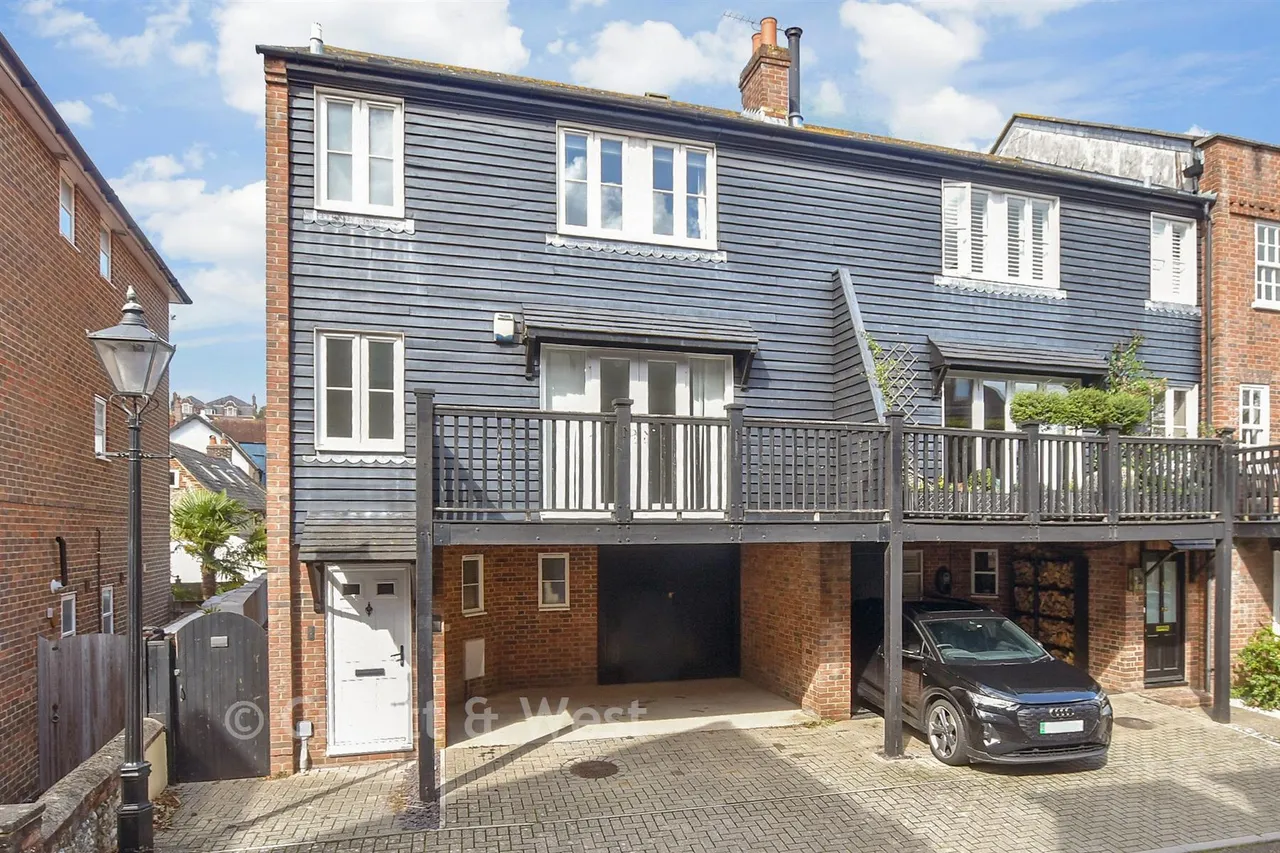 3 bed house for sale, Nineveh Shipyard, Arundel, BN18