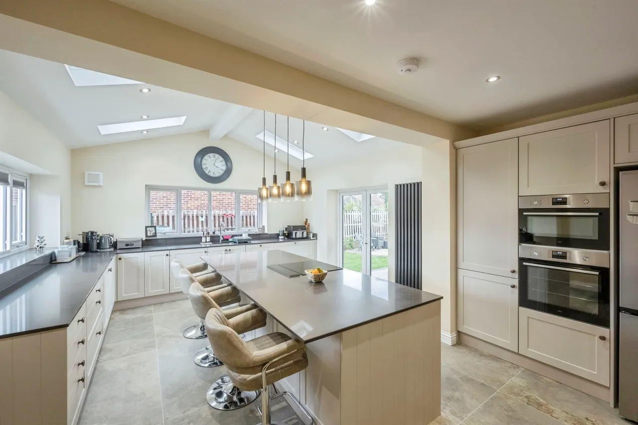 Doncaster Road, Harlington, DN5, photo 2
