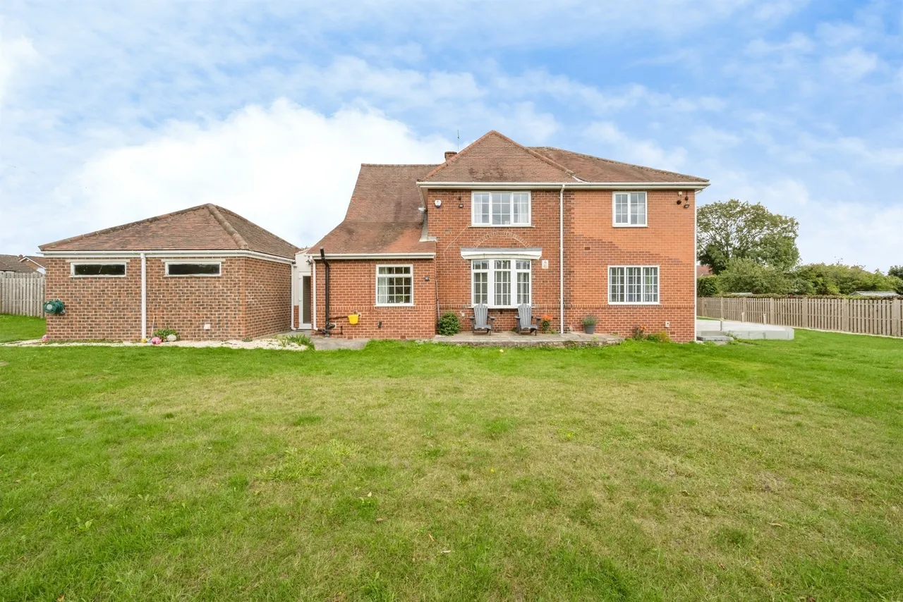 Doncaster Road, Harlington, DN5, photo 5