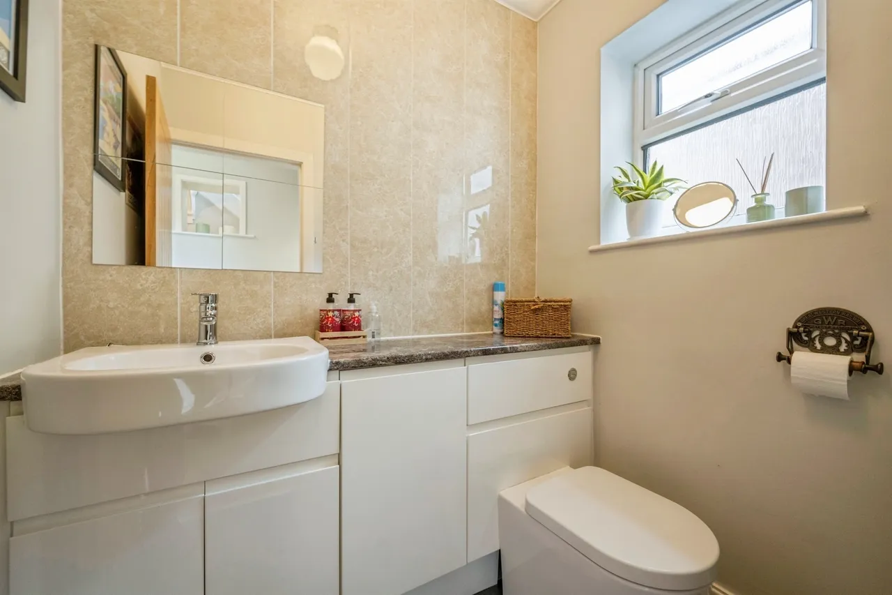 Doncaster Road, Harlington, DN5, photo 9