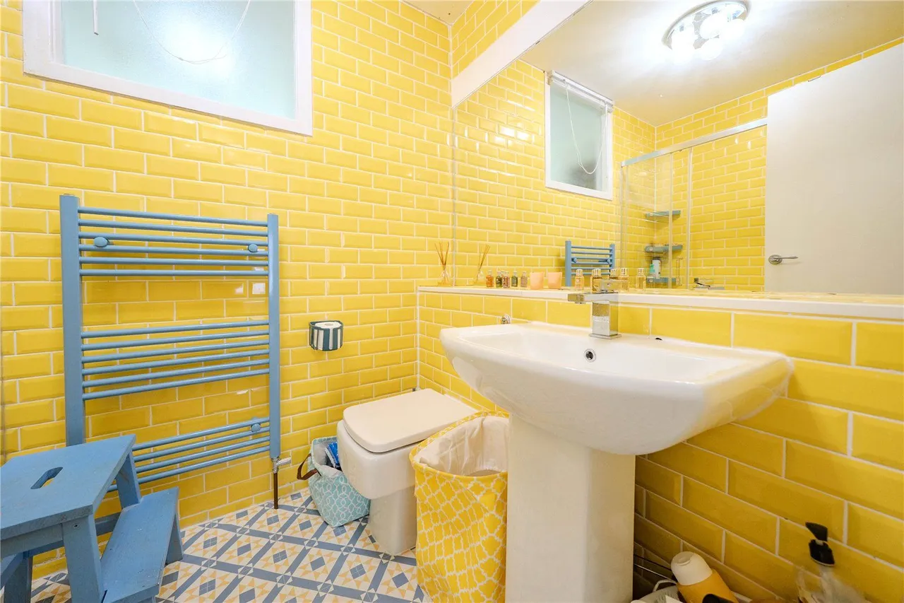 High Moor Court, Leeds, LS17, photo 6