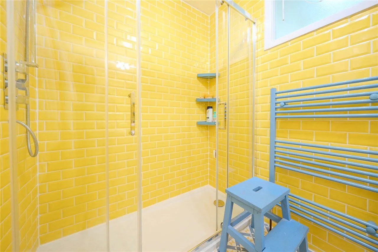 High Moor Court, Leeds, LS17, photo 9