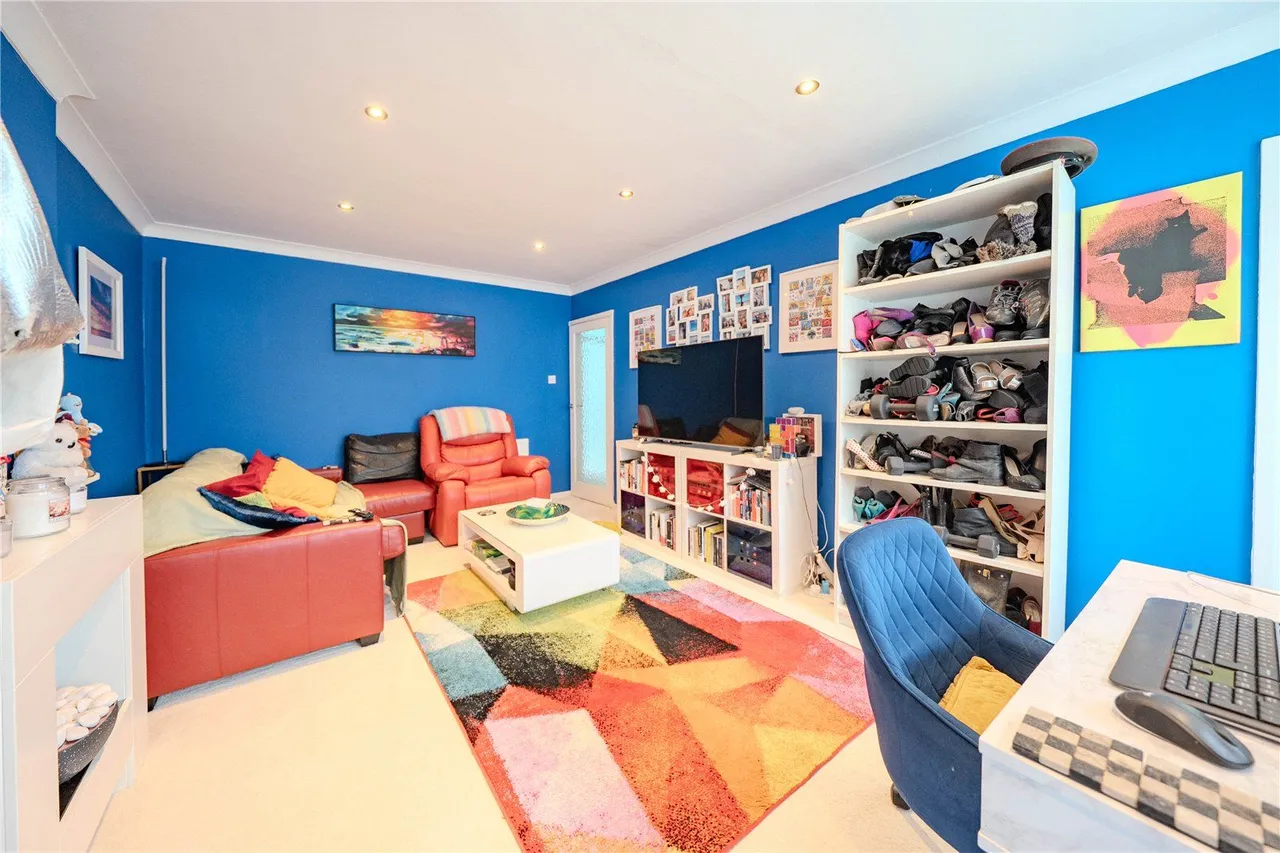 High Moor Court, Leeds, LS17, photo 3