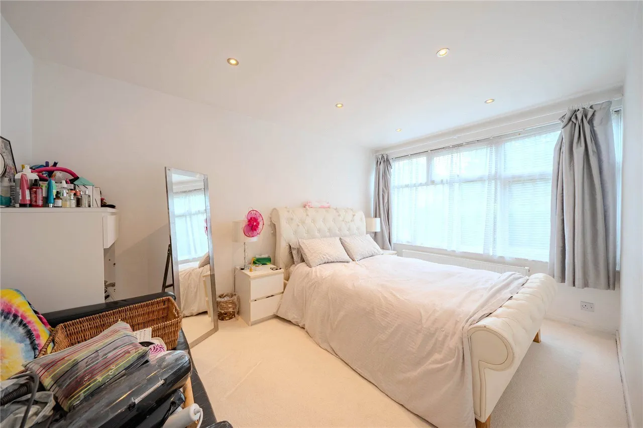 High Moor Court, Leeds, LS17, photo 4