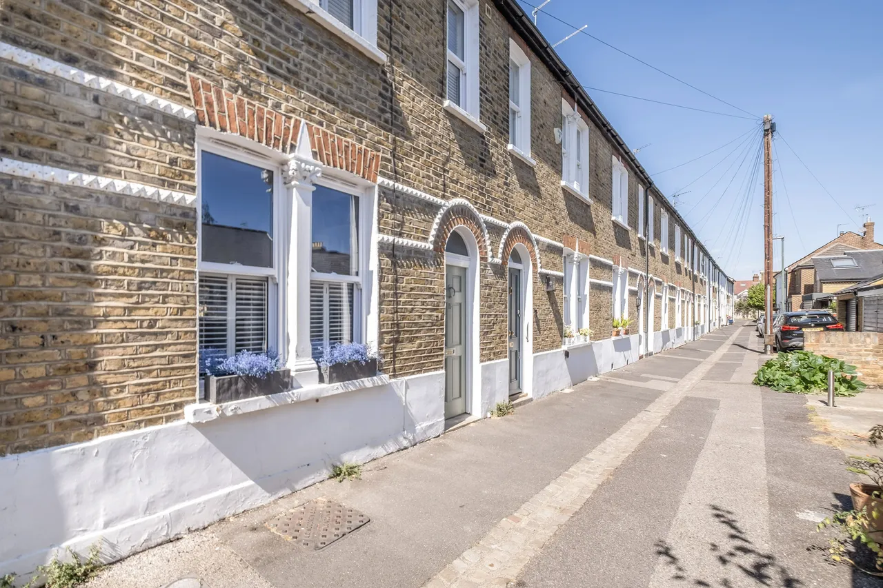 2 bed house for sale — Rock Avenue, London, SW14