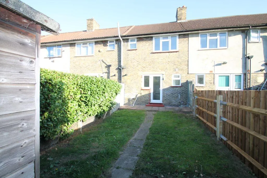 Rowdowns Road, Dagenham, photo 11