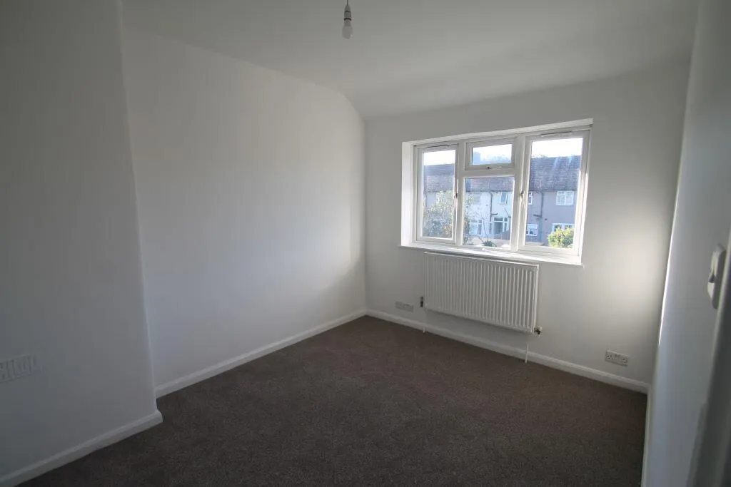 Rowdowns Road, Dagenham, photo 9