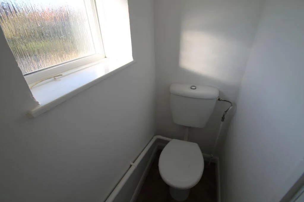 Rowdowns Road, Dagenham, photo 8