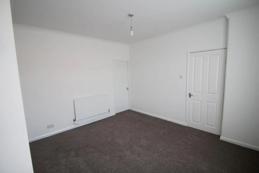 Rowdowns Road, Dagenham, photo 2