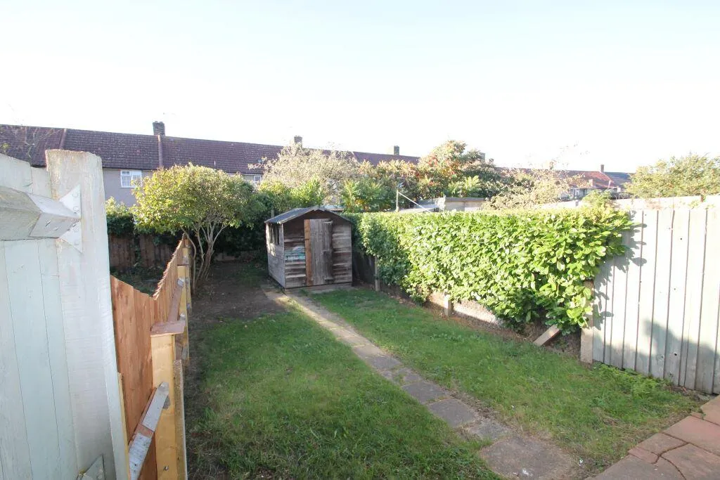 Rowdowns Road, Dagenham, photo 10