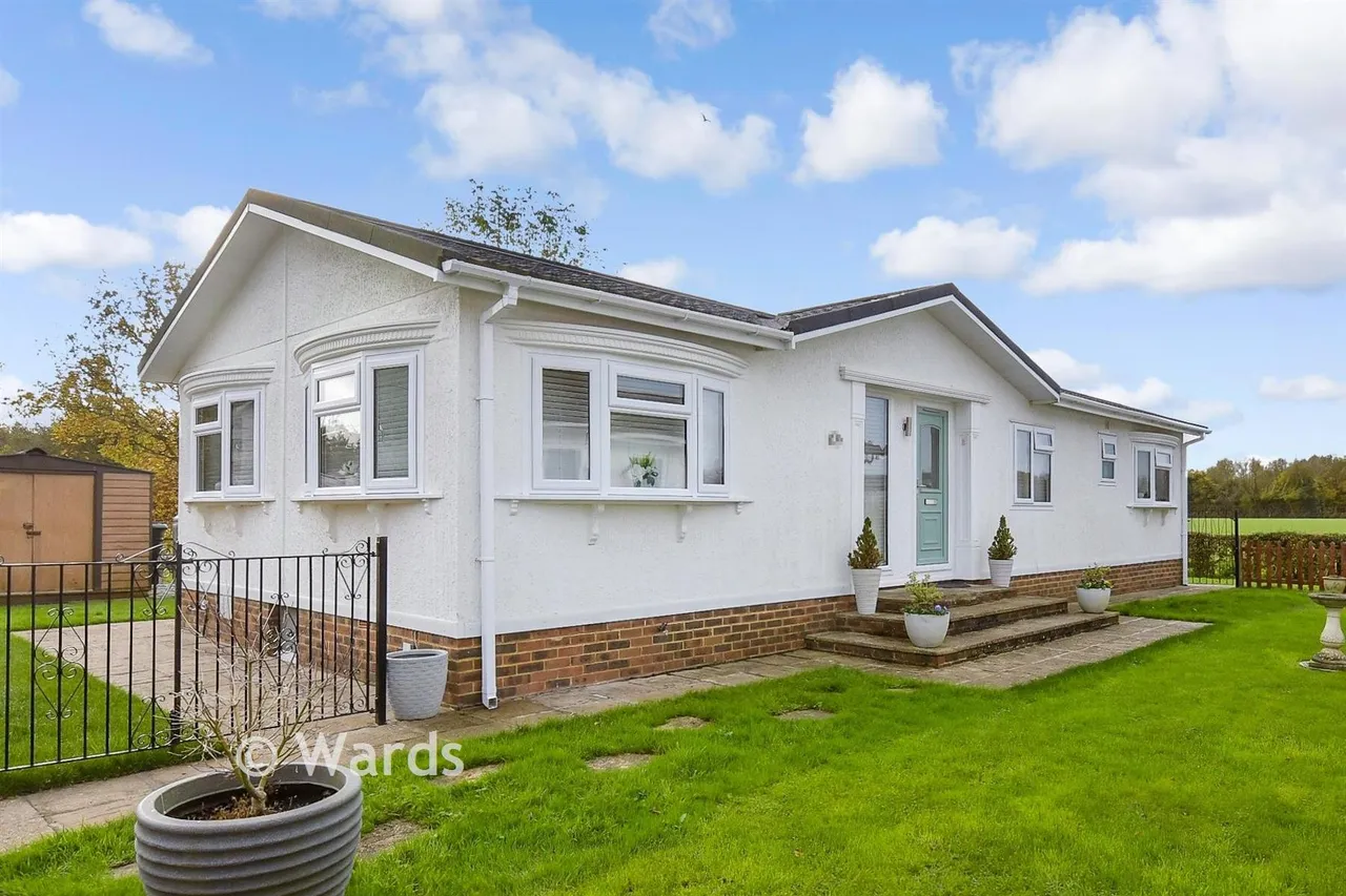 2 bed park home for sale, Stone Street, Petham, CT4