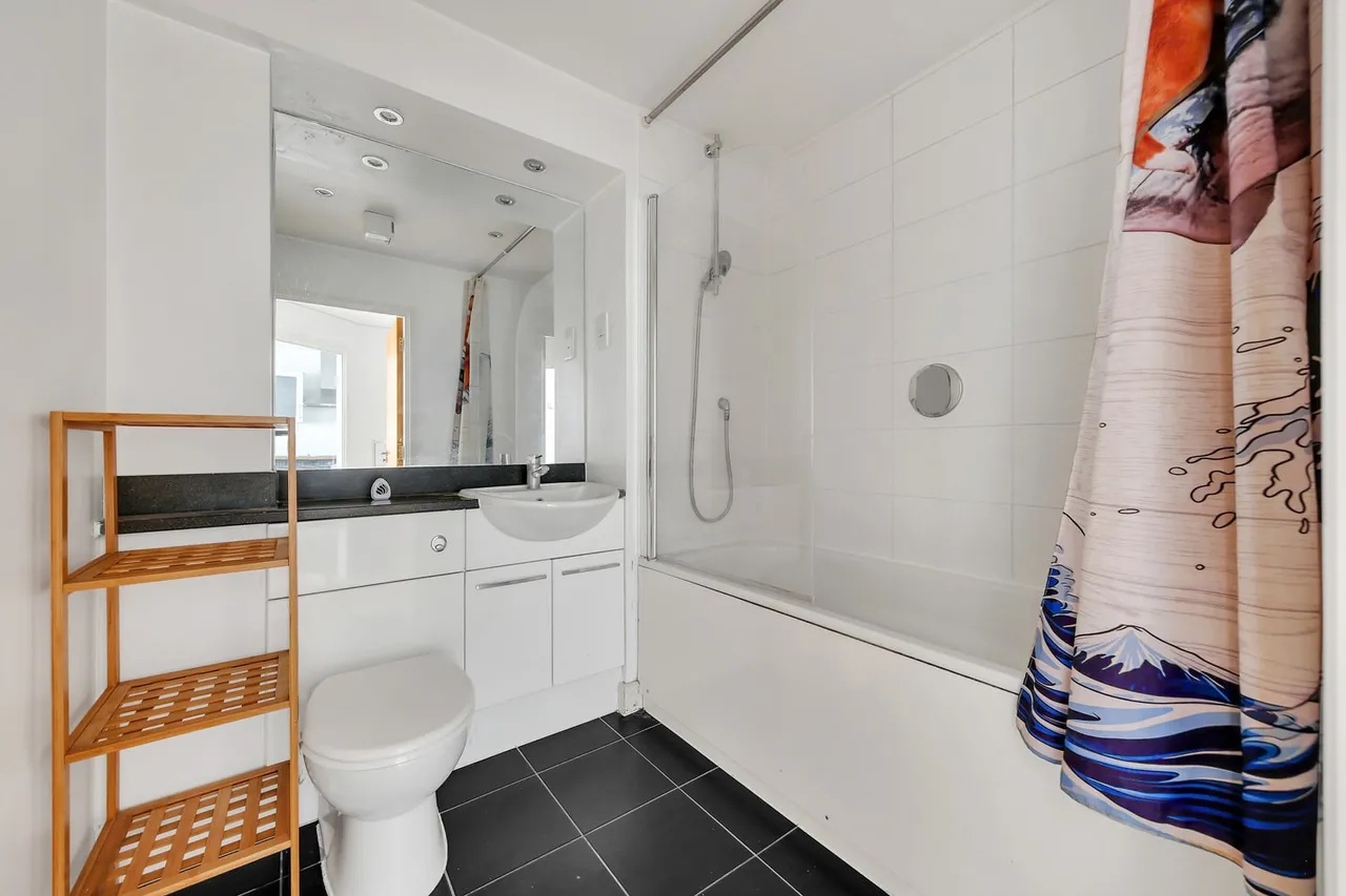 Flat 95 Adriatic Apartments, 20 Western Gateway, London, E16 1BU, photo 9