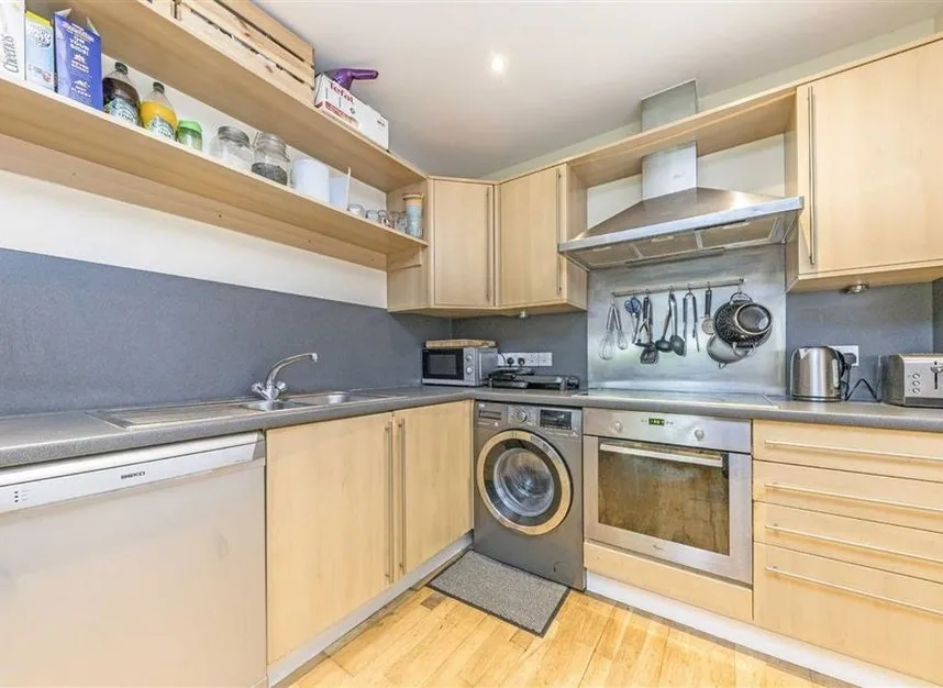 Mill Pond Close, Vauxhall, SW8, photo 2