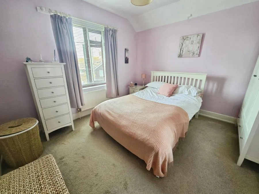 High Street, Freshwater, PO40, photo 5