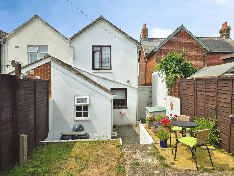 High Street, Freshwater, PO40, photo 9