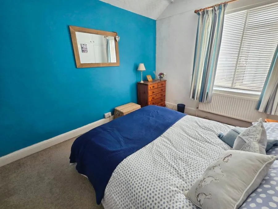 High Street, Freshwater, PO40, photo 6