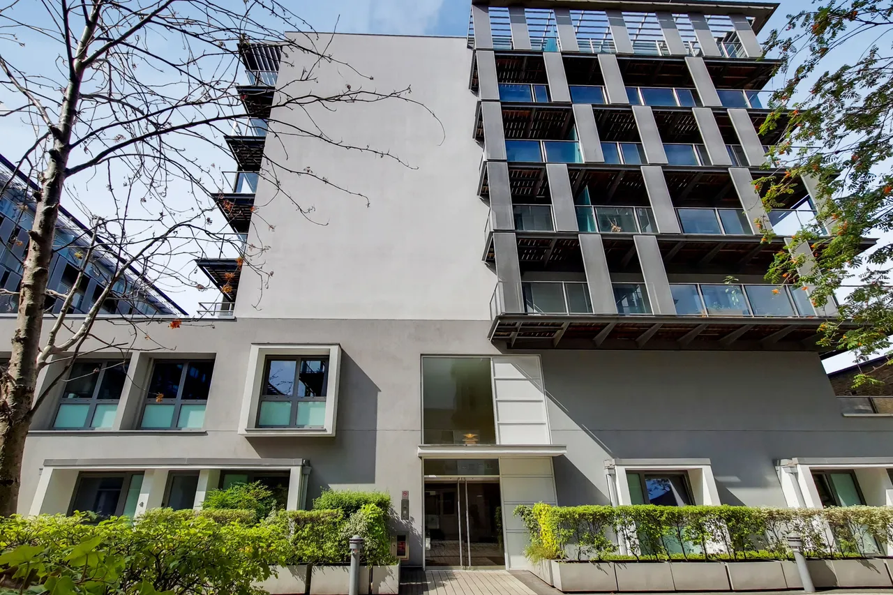 3 bed flat for sale, London, SE18