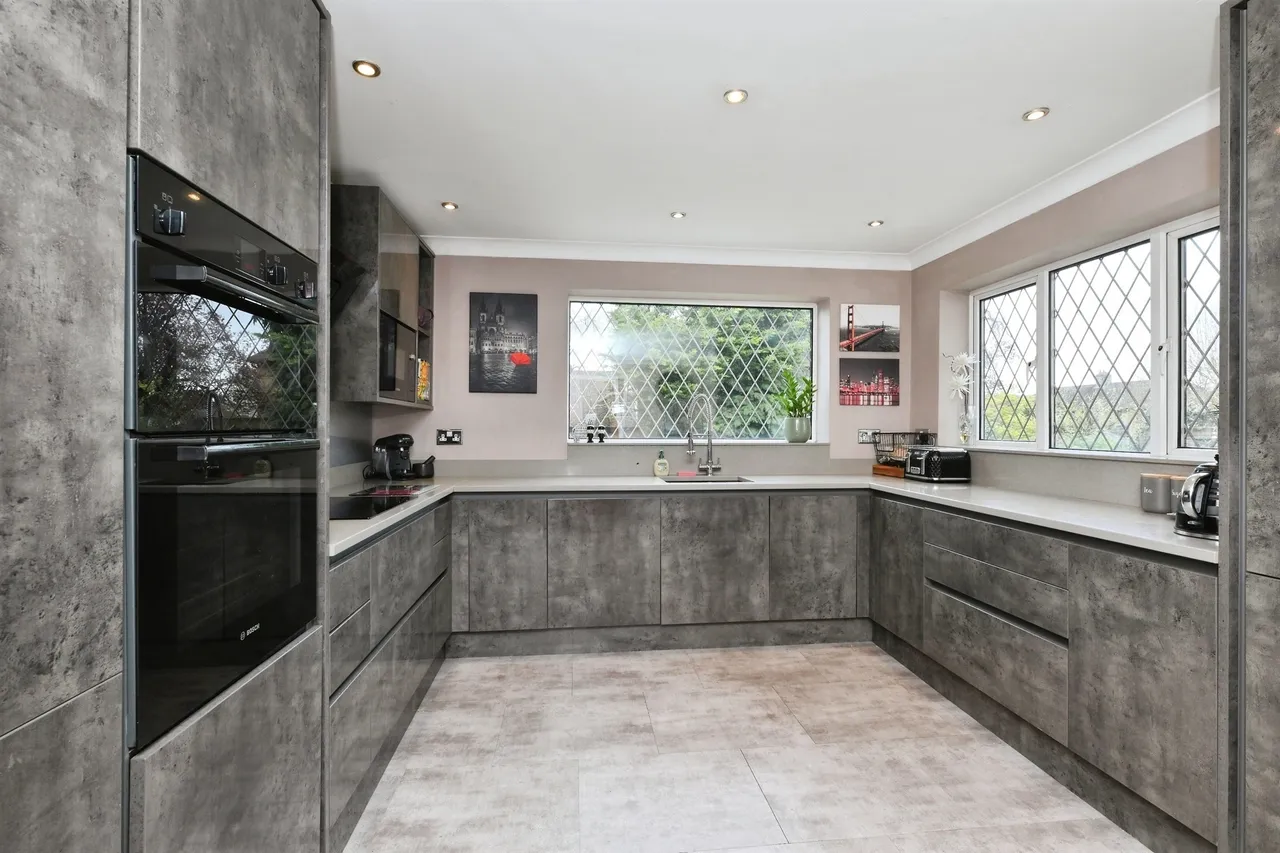 Ware Road, Hailey, Hertford, photo 3